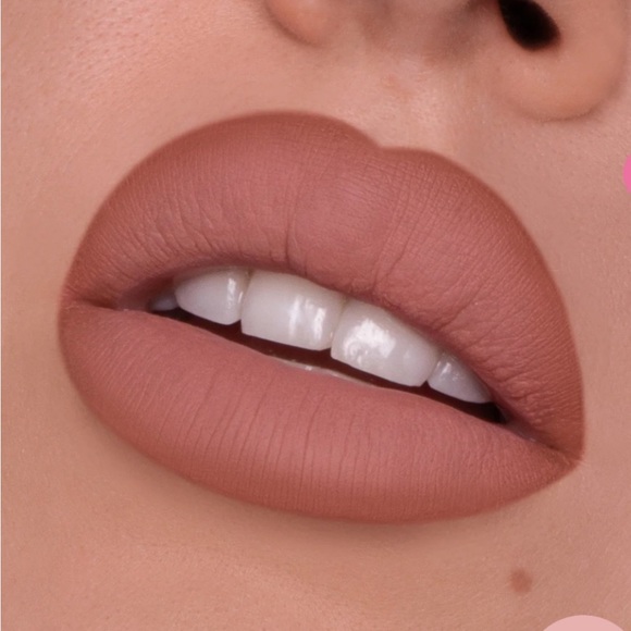 KAB Cosmetics Lip liner and lipstick duo in Twisted NIB - Picture 2 of 5